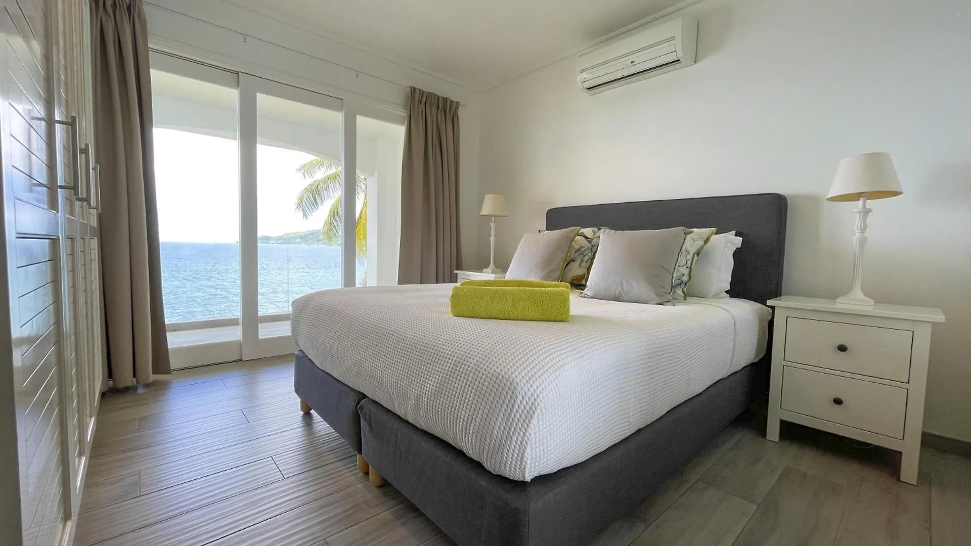 Vallonend Beachfront Villa With Excellent View Bel Ombre