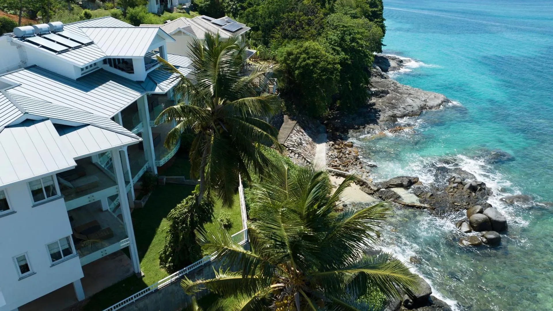 Vallonend Beachfront Villa With Excellent View Bel Ombre