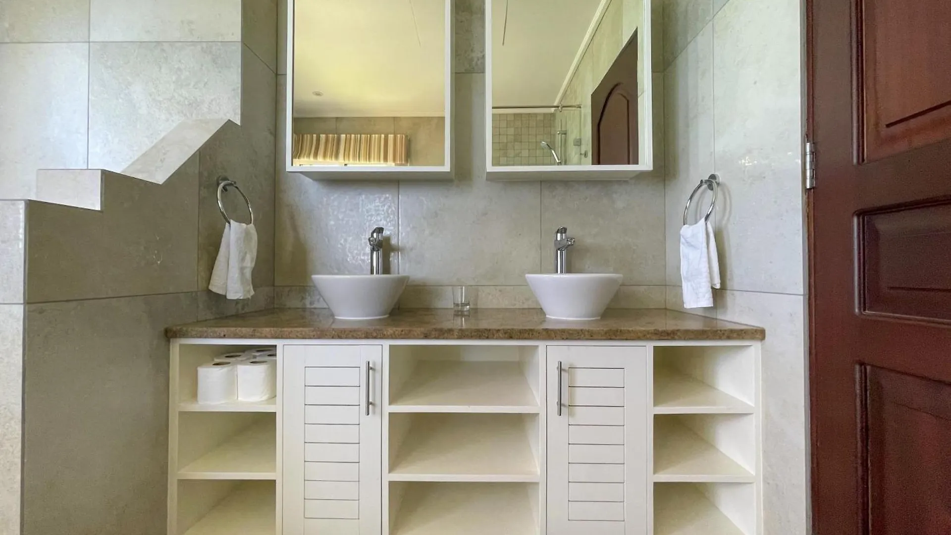 מלון דירות בל אומברה Vallonend Beachfront Villa With Excellent View