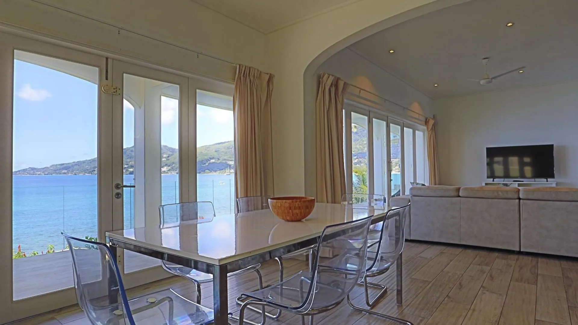 בל אומברה Vallonend Beachfront Villa With Excellent View 3*, בל אומברה