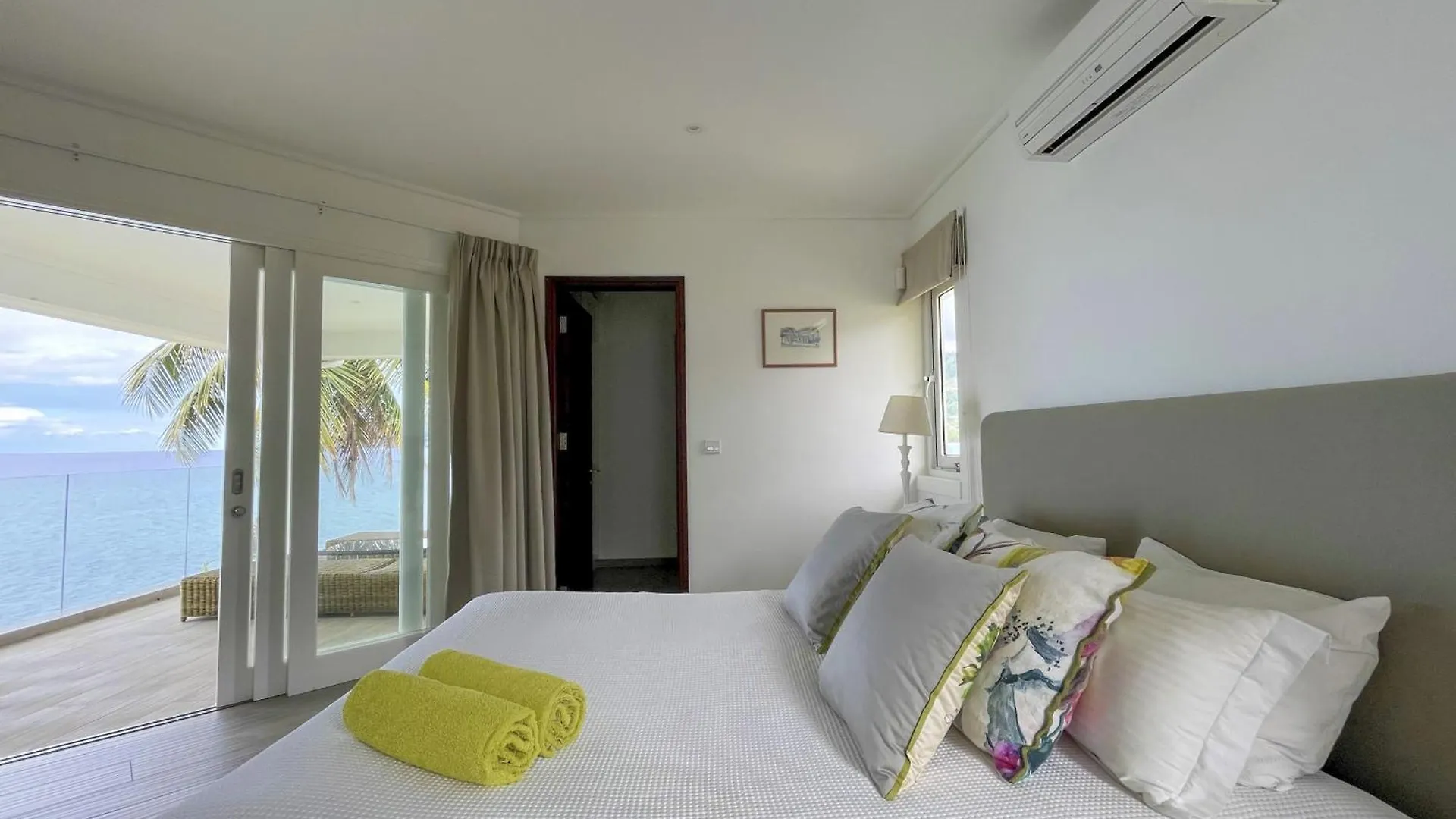 *** מלון דירות בל אומברה Vallonend Beachfront Villa With Excellent View סיישל