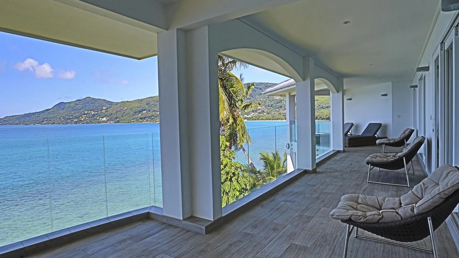 בל אומברה Vallonend Beachfront Villa With Excellent View 3*, בל אומברה סיישל