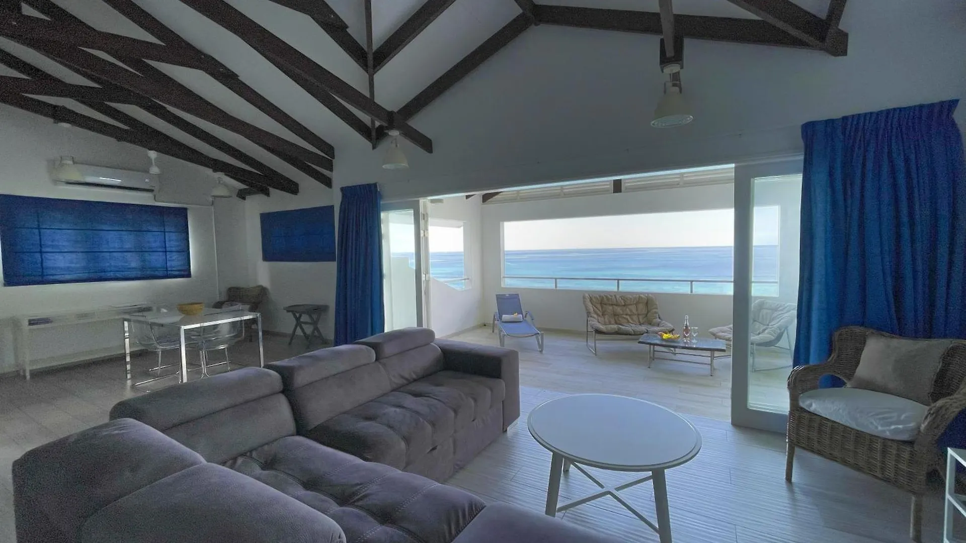 מלון דירות בל אומברה Vallonend Beachfront Villa With Excellent View